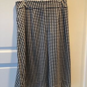 CAbi houndstooth skirt worn once.